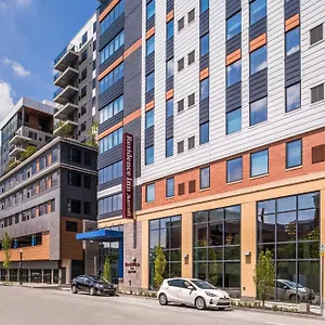By Marriott Oakland/university Place 3* Pittsburgh